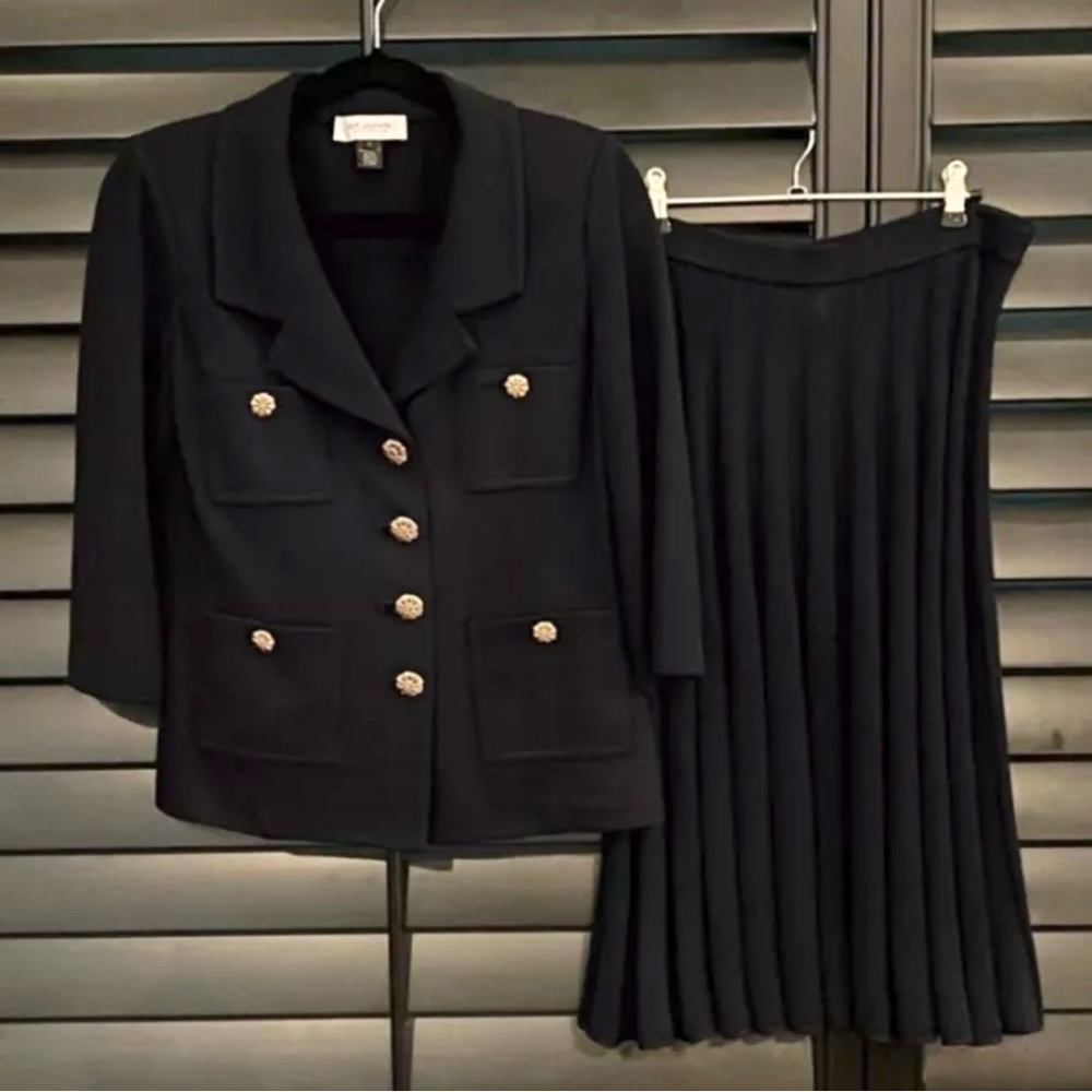 GORGEOUS!! RARE Vintage ST. JOHN Navy with Gold Buttons Jacket and Skirt Set!